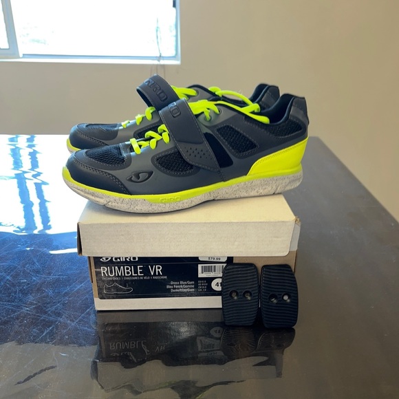 Giro cycling shoes. Never worn. Size M 8 (EU 41) - Picture 2 of 4